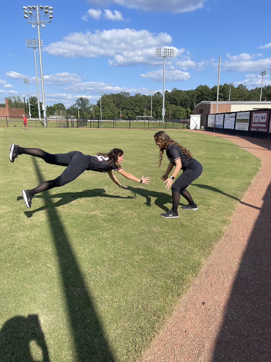WMCAREYsoftball's tweet photo. Picture day always brings out the best in us #makingmemories #relentless https://t.co/GJxhhpHVM7