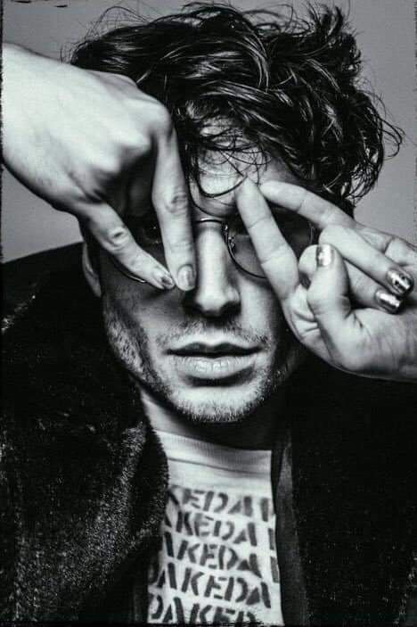 Búsqueda de Personaje:

➵  Nombre: Paolo Albert.
➵ Medio hermano de Alice.

✓ Fc Ezra Miller, negociable. 
✓ Buena ortografía.
✓ Pj medio activo, al menos para la trama.

✓ La información de la trama será en MD.

❮ RT POR FAVOR ❯

       #FreeRol