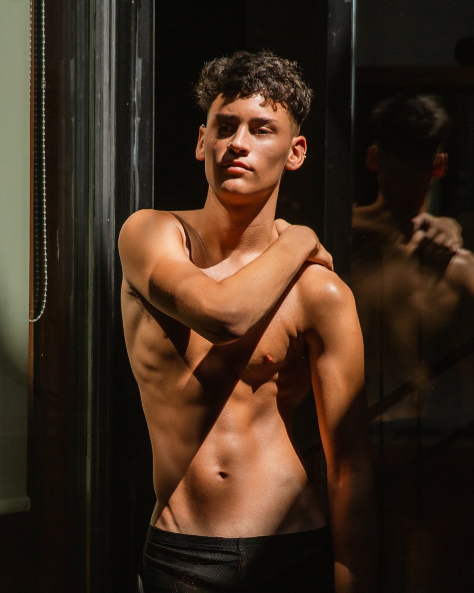 Reflections with Gero from Buenos Aires 🇦🇷. Tags on Insta. Photography by me. 4/4