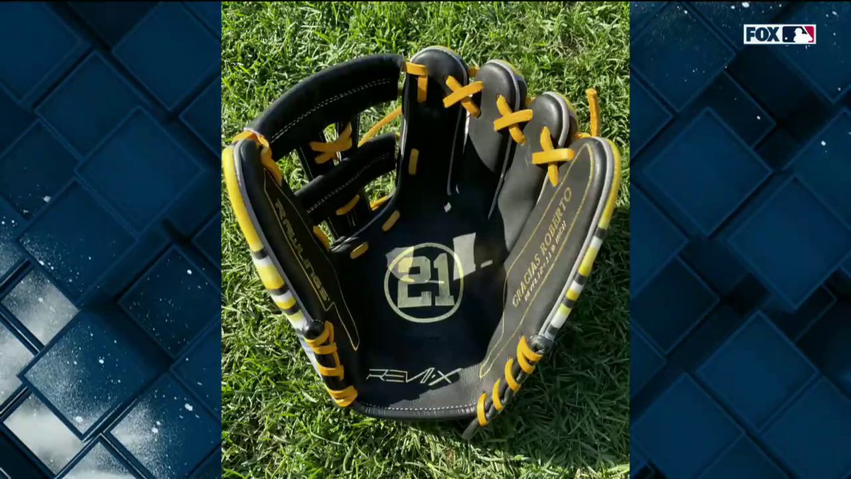 FOX Sports: MLB on X: Francisco Lindor honored Roberto Clemente tonight  with custom cleats, as well as a 21 and Gracias Roberto in his glove  💛⚾️  / X
