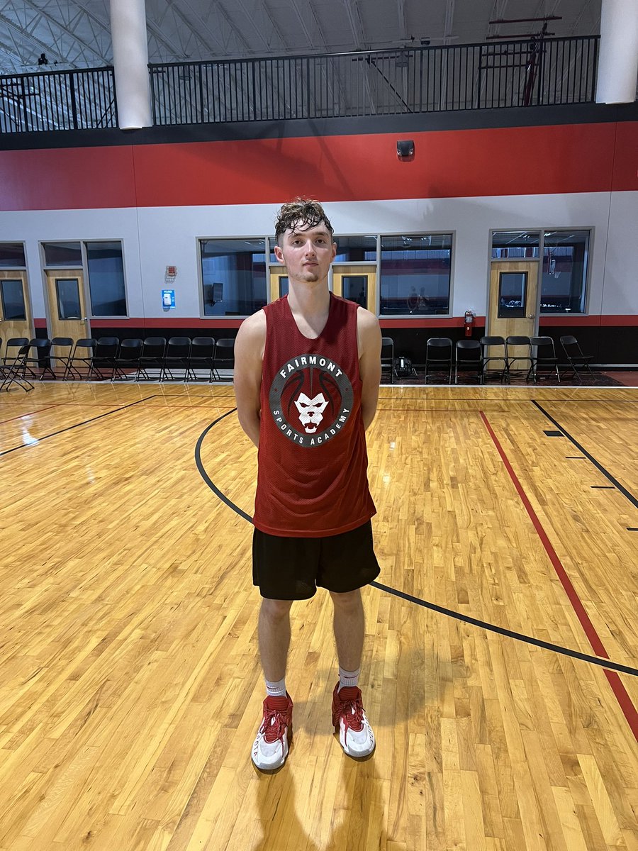 <a href="/RodWilmont/">Rod</a> @jaayyhoops_  
Day 3 #DOGOFTHEDAYFAIRMONT  goes to Brandon Downs from Coldwater, Michigan! @B_02__
