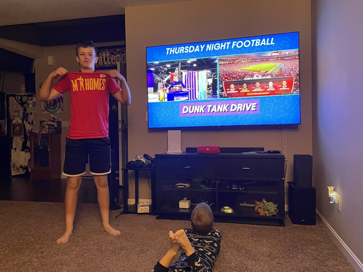 seahawk_83's tweet photo. #tnfdudeperfect #TNFonPrime Brody and Zayden watching their favorite YouTube stars and TNF. https://t.co/g4ExmMUI1n
