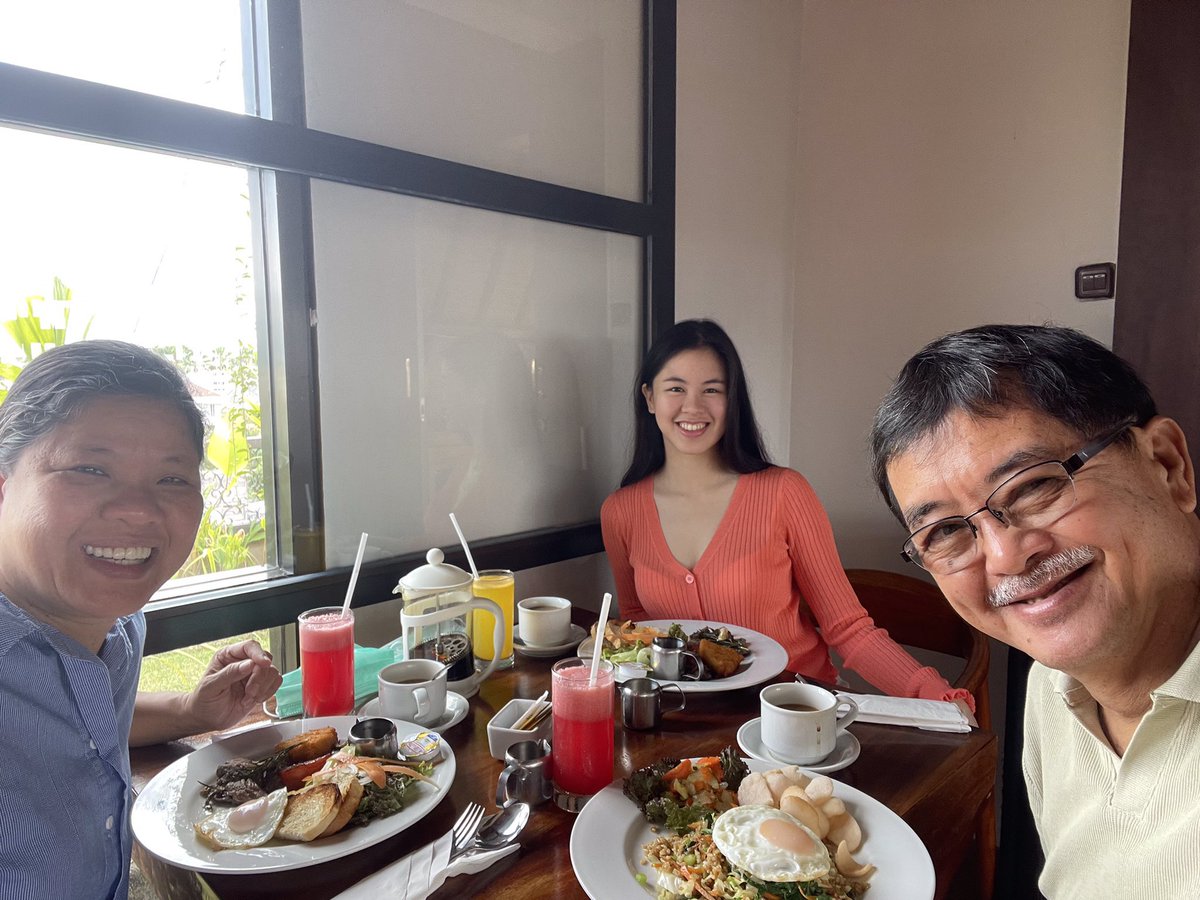 Blooming naman ni Kisses. If this is the effect na mawala sa toxicity ng showbiz then I respect her decision to go on a hiatus kahit namimiss ko siya. 😕 Stay happy my love @kissesdelavin. ❤️ I know someday we'll meet again. #KissesDelavin