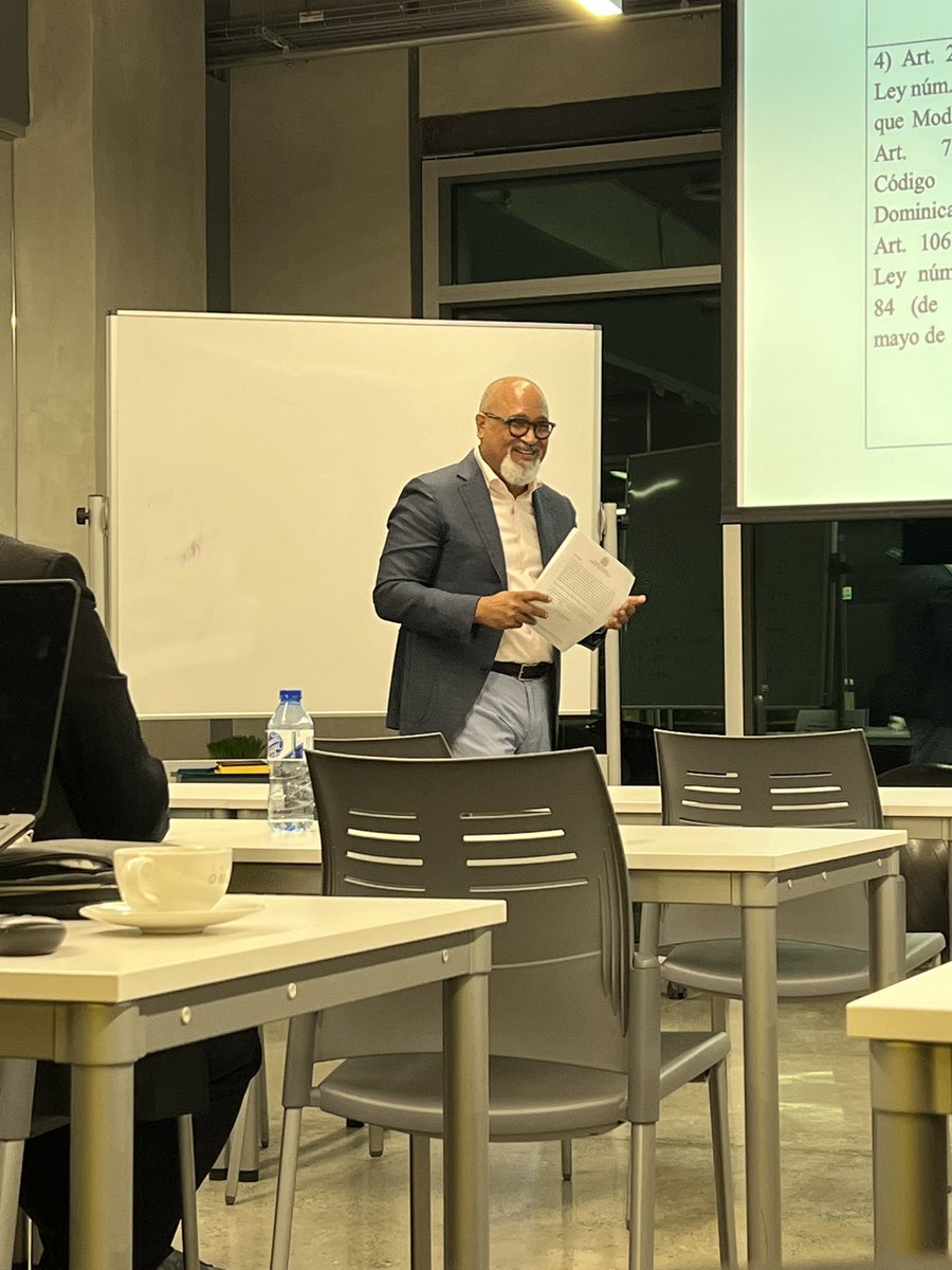 Escuchando la brillante participación del estimado <a href="/pbalbuena/">pedro balbuena</a> sobre el régimen de delitos y las penas en el Diplomado de Imputación Penal de <a href="/InstitutoOMG/">Instituto OMG</a>