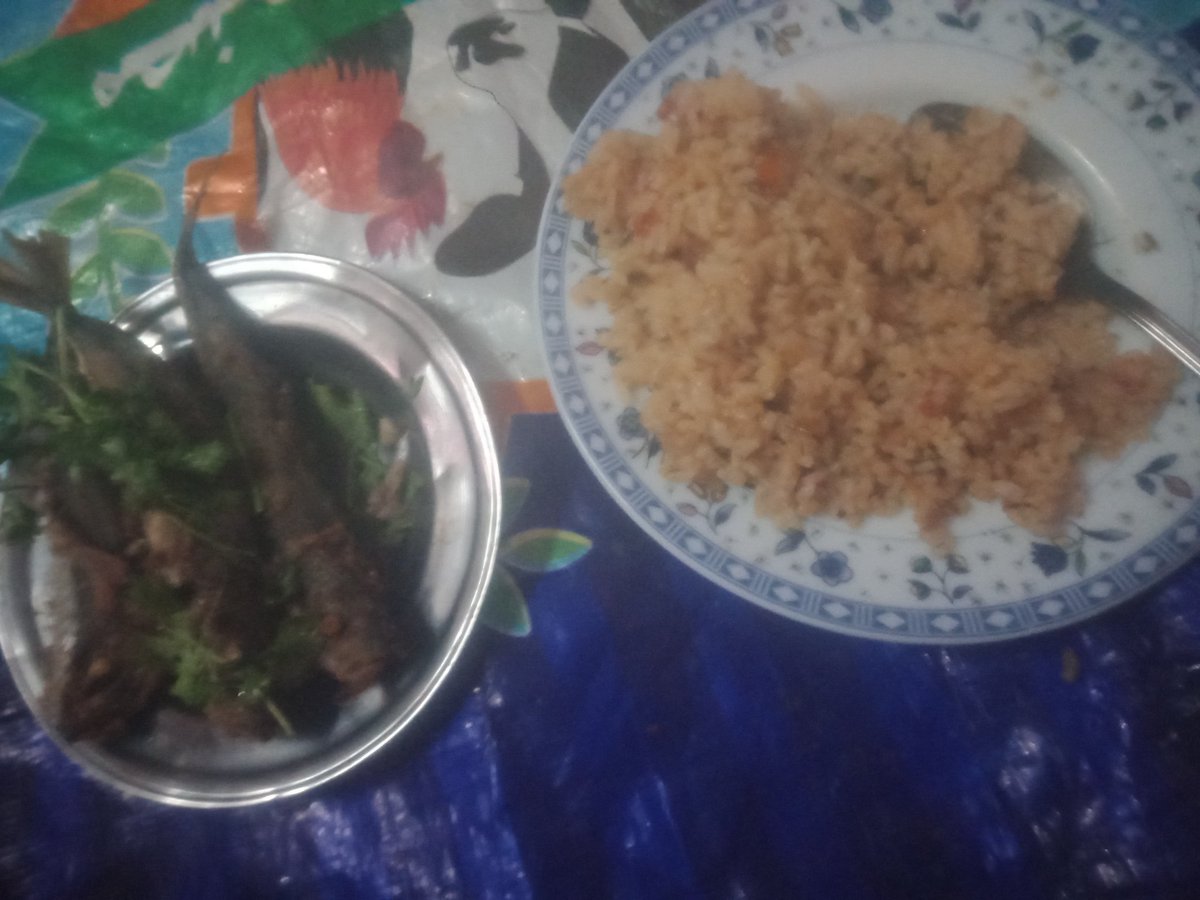 لقيت نفسي محتار اكل ايه قمت عامل ارز صياد وسمك مقلي ايه رايكم حلو الاكل