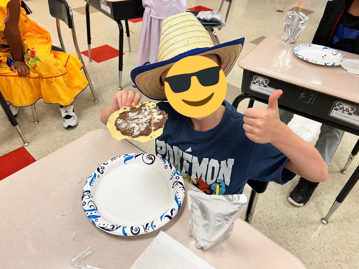 September 15th, Honduras Independence day! 
We enjoy this celebration! 
Food, dance, learning about Honduran culture❤️🇭🇳 2nd grade squad wore their Honduran shirts. 
<a href="/ParticipateLrng/">Participate Learning</a> 
@Laura_DiazRod 
<a href="/MicheleMacumber/">𝕄𝕚𝕔𝕙𝕖𝕝𝕝𝕖 𝕄𝕒𝕔𝕦𝕞𝕓𝕖𝕣</a> 
#UnitingOurWorld