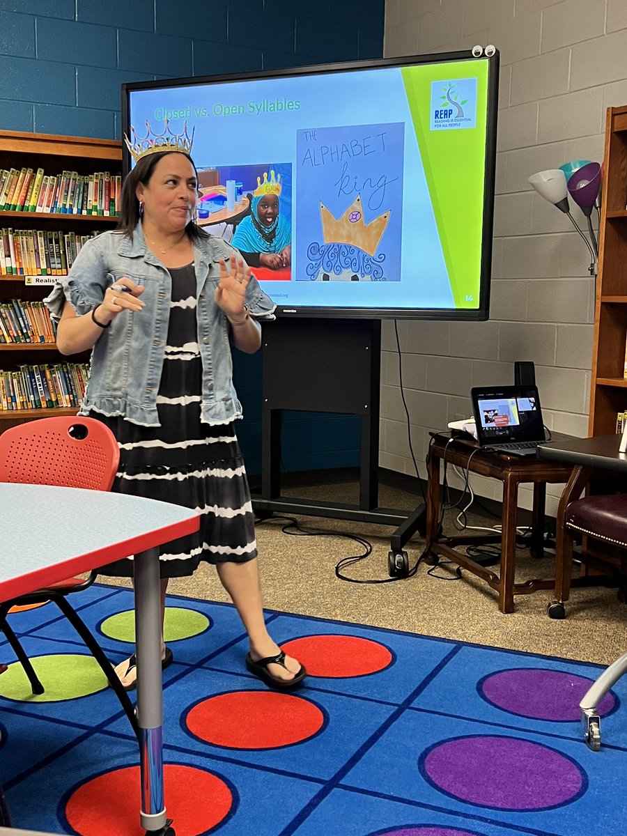 MrsSigman5's tweet photo. Day 2 was super entertaining! I loved learning about engaging phonics strategies! @ReadforAllPeopl https://t.co/QQdcSwB9zY