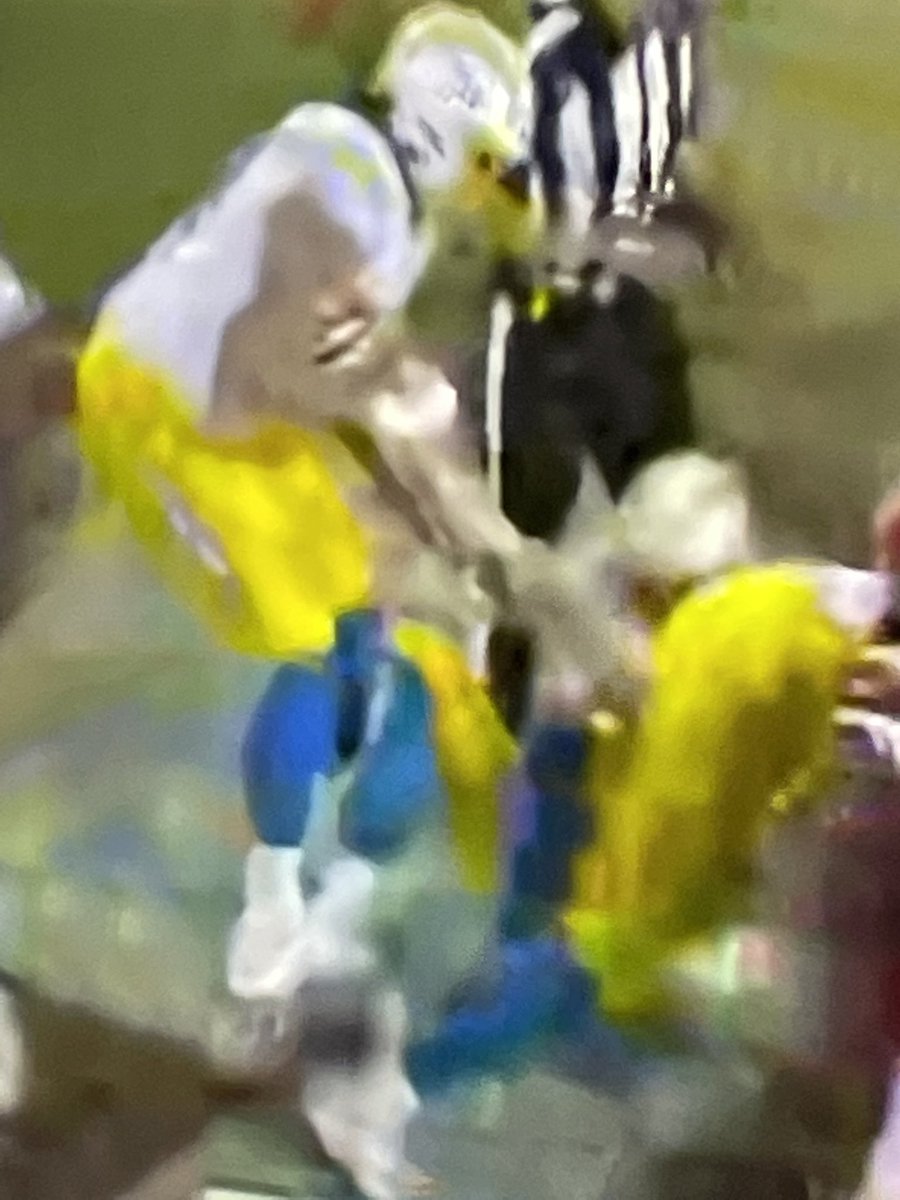 kylenickolite's tweet photo. @amazon @PrimeVideo what is going on with the quality of this Thursday Night @NFL game. Cripes!!! #thursdaynightfootball https://t.co/NJaKFbwewy