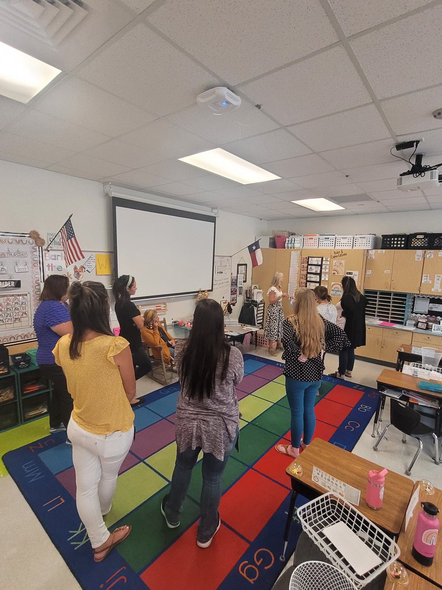 LizMunster03's tweet photo. Sometimes a visit to a colleague’s classrooms to get ideas is just what the teacher heart needs. Today’s CTCs were WONDERFUL! @FranzenHayley @GardenRidgeElem #wonderfulCTCsatGRES https://t.co/gJB7ciWSYu