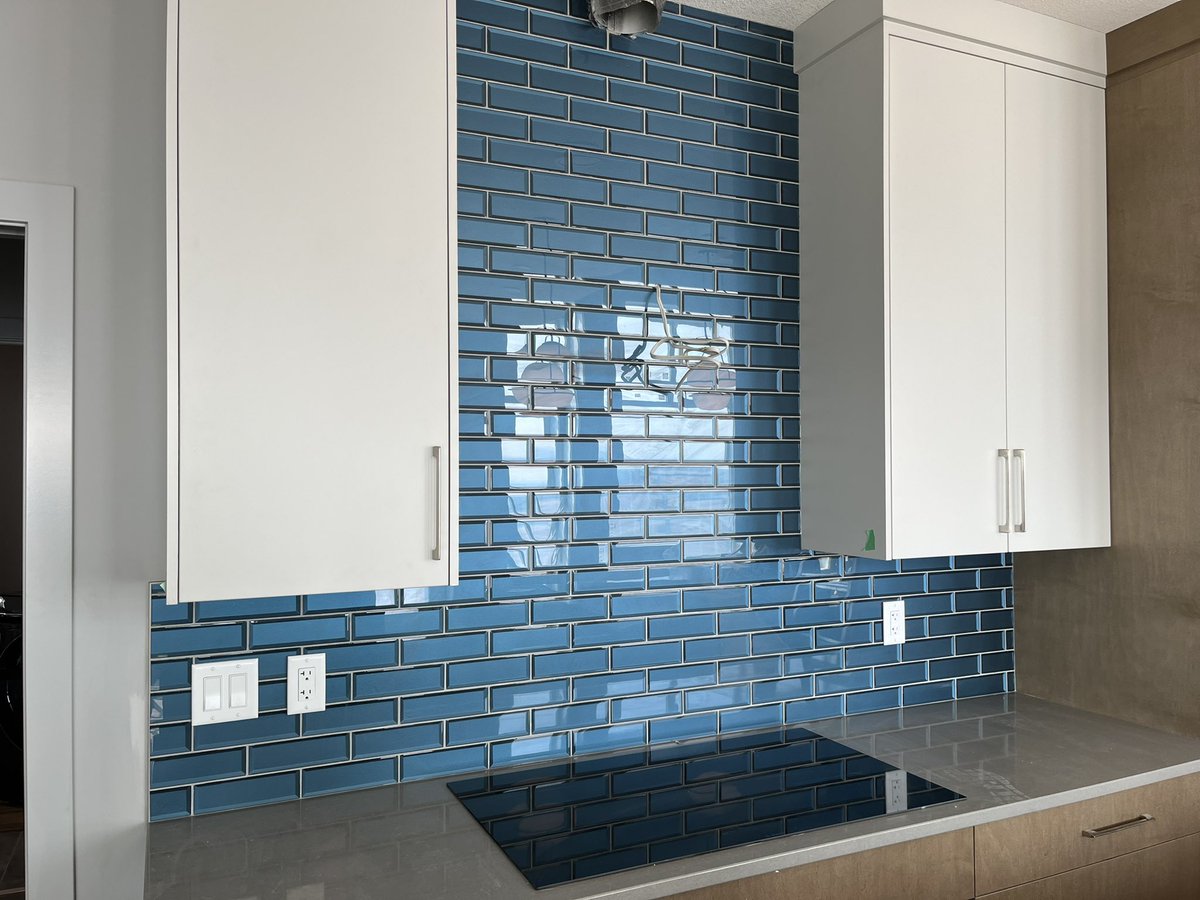 cgj_tile's tweet photo. Absolutely stunning #backsplash in this @ColbrayHomes 

#tile #kitchen #reddeer https://t.co/izmQepPXRU
