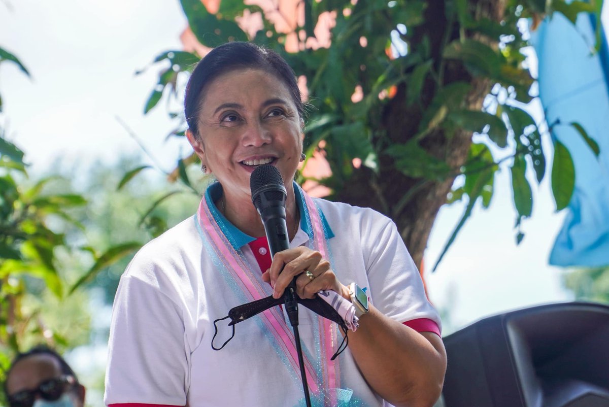 inquirerdotnet's tweet photo. FIRST ANGAT BUHAY DORMITORY 👏

LOOK: Former Vice President Leni Robredo leads the groundbreaking ceremony of the first Angat Buhay dormitory in Labo, Camarines Norte. | 📷: Atty. Leni Robredo https://t.co/y2eSLGkmDn