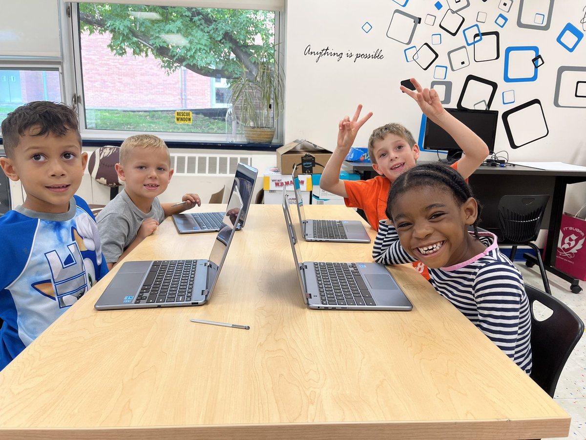 Having fun celebrating Dot Day. #wixie <a href="/Tech4Learning/">Tech4Learning</a> <a href="/quivervision/">QuiverVision</a> #AugmentedReality