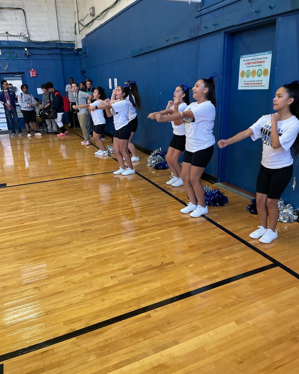 AHMSHuskyCheer's tweet photo. No matter the sport, weโre going to cheer on our team! #๐life #cheer #GoBigBlue #HuskyPride #HuskySpirit #HamiltonCheer #yourfavoritecheerleaders #Huskies @HamiltonMS1 @MrsAgnew18 @petecarter3 https://t.co/arJNRzacbH