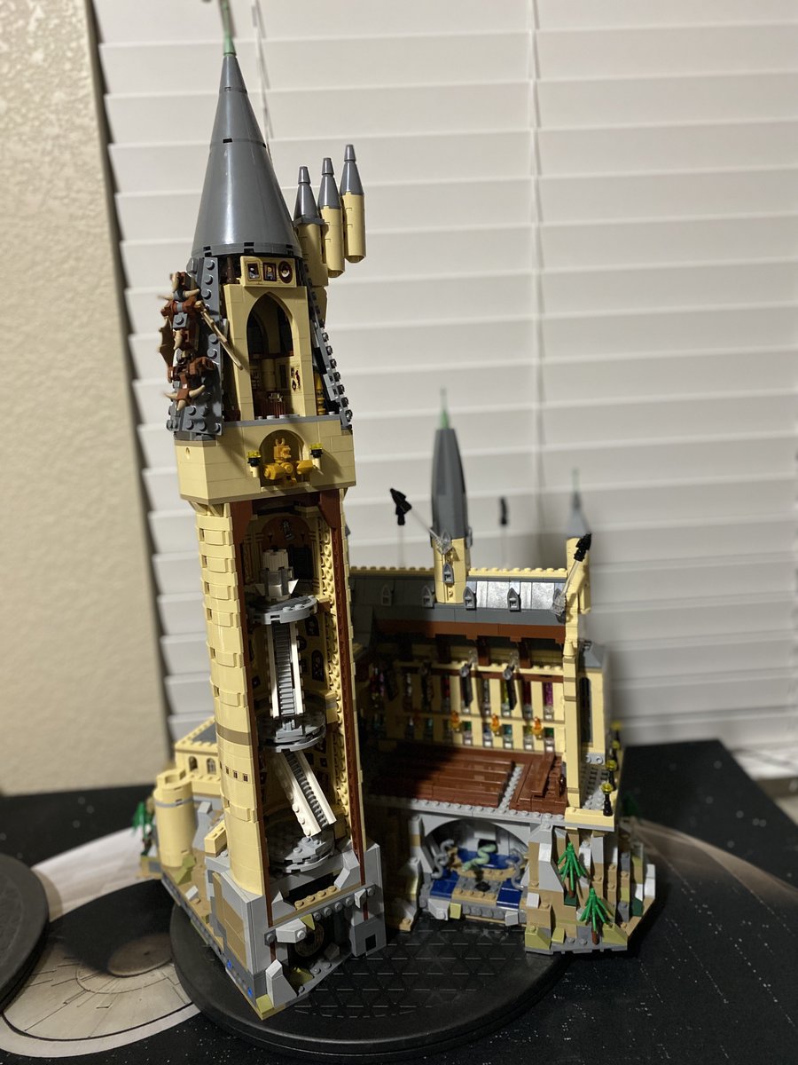 GrandAdmQuack's tweet photo. 🚨🚨 SET BUILD TIME 🚨🚨
We're #live on #twitch come join us to build - Hogwarts Castle #1043 Part 9, also maybe an attempt at fitting this on a MILS plate.. We'll see... https://t.co/B0bpFu1diL #LEGO #twitch #smallstreamer #mentalhealth #AFOL #storycrafting #MOCing https://t.co/egF2JlPMbL