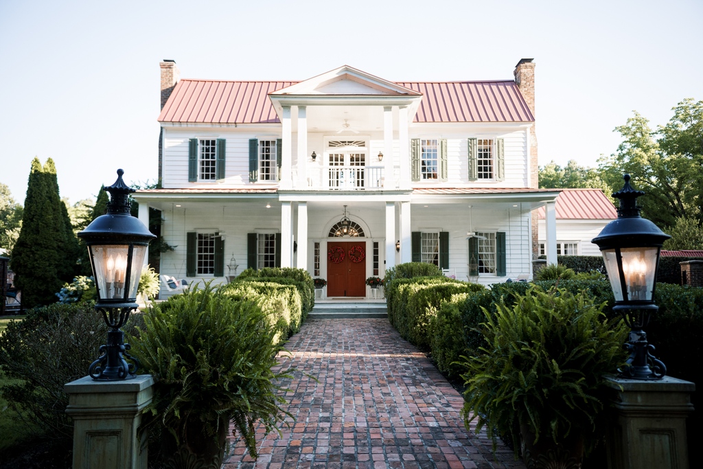 A view that never gets old 🌿 Have you toured the property at Heartwood Hall before? If not, we would LOVE to show you around our favorite place!
⁣
Venue + Coordination ◦ <a href="/heartwoodhall/">Heartwood Hall</a>
Photographer ◦ Morgan Newsom Photography⁣⁠⁣⁠⁣⁠⁣⁠⁣⁠⁣⁣⁠⁣⁠