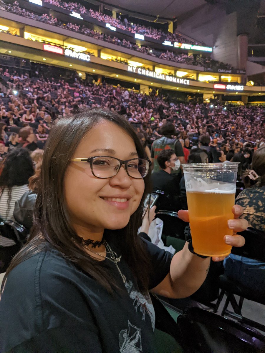 AgithaCastle's tweet photo. 14 años después, estoy apunto de ver a #mychemicalromance #mcr en vivo por segunda vez ever 😍🥰🤩💕💞❤️‍🔥❤️‍🔥❤️‍🔥 https://t.co/al9rjsGLN5