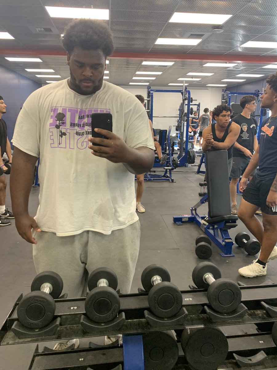 zyione2's tweet photo. Not ya average 390 🦍💯#roadtothedraft#nextbestthing https://t.co/Etj1fQQhrE