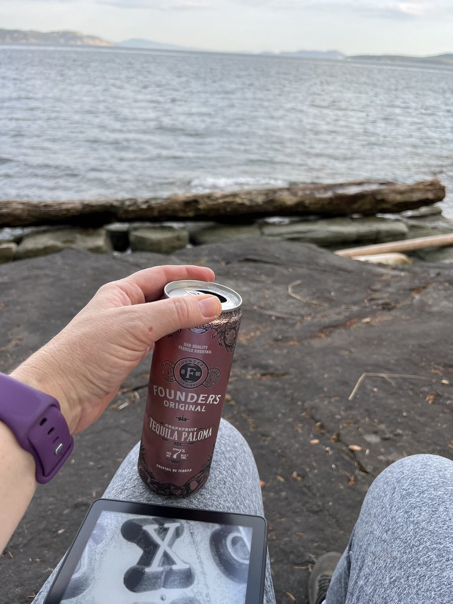 Wringing every last moment out of summer! I wouldn't call it glamping but I'm sure not roughing it! 🍹🏕🌊