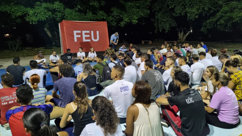 universidad_uci's tweet photo. #Ahora se desarrolla el #XCongresoFEU en la Residencia, con la presencia de @Alvarez_Tur, miembro del Comité de Partido; @hanleyro Secretario del Comité @uci_ujc; @Calibancubano Vicerrector de Extensión y Residencia y @GabyJacomino presidenta de la FEU. #20AniversarioUCI https://t.co/lUlZ0DRMT1