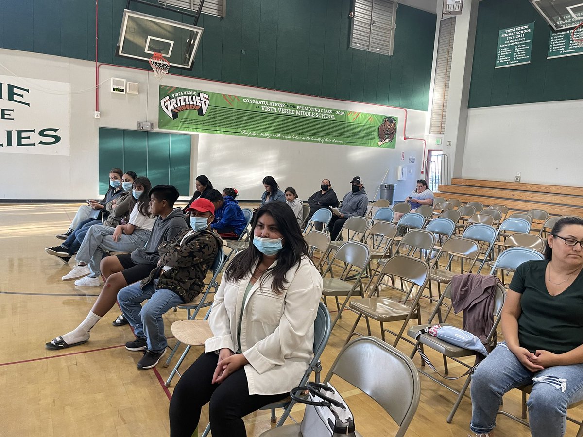 VVMS staff getting ready for the 8th Grade Parent meeting!! Please join us tonight!! 👍🏽🐻#proudtobeGUSD @zjgalvan @GrizzlyG0NZALEZ @DesantosVNorma @B_DominguezVVMS @MDominguez_VVMS @Ms_Hepfl