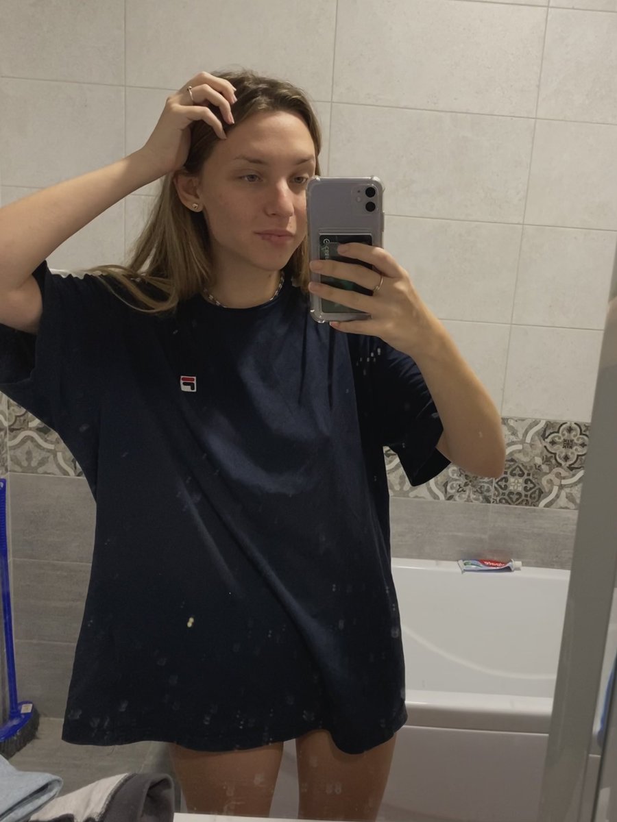Anasoop's tweet photo. Начинается… время 4:11 я закончила работать и начала думать над темой диплома🗿 https://t.co/hXGpTgCVyZ