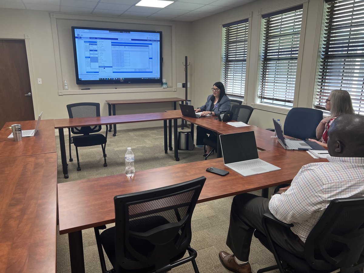 CHISDCurriculum's tweet photo. Deep in the lab creating data driven systems of improvement 🧬🧪📈

⁦@JTreee⁩ ⁦@dean_chisd⁩

#5Lab https://t.co/lHl8ricrLR