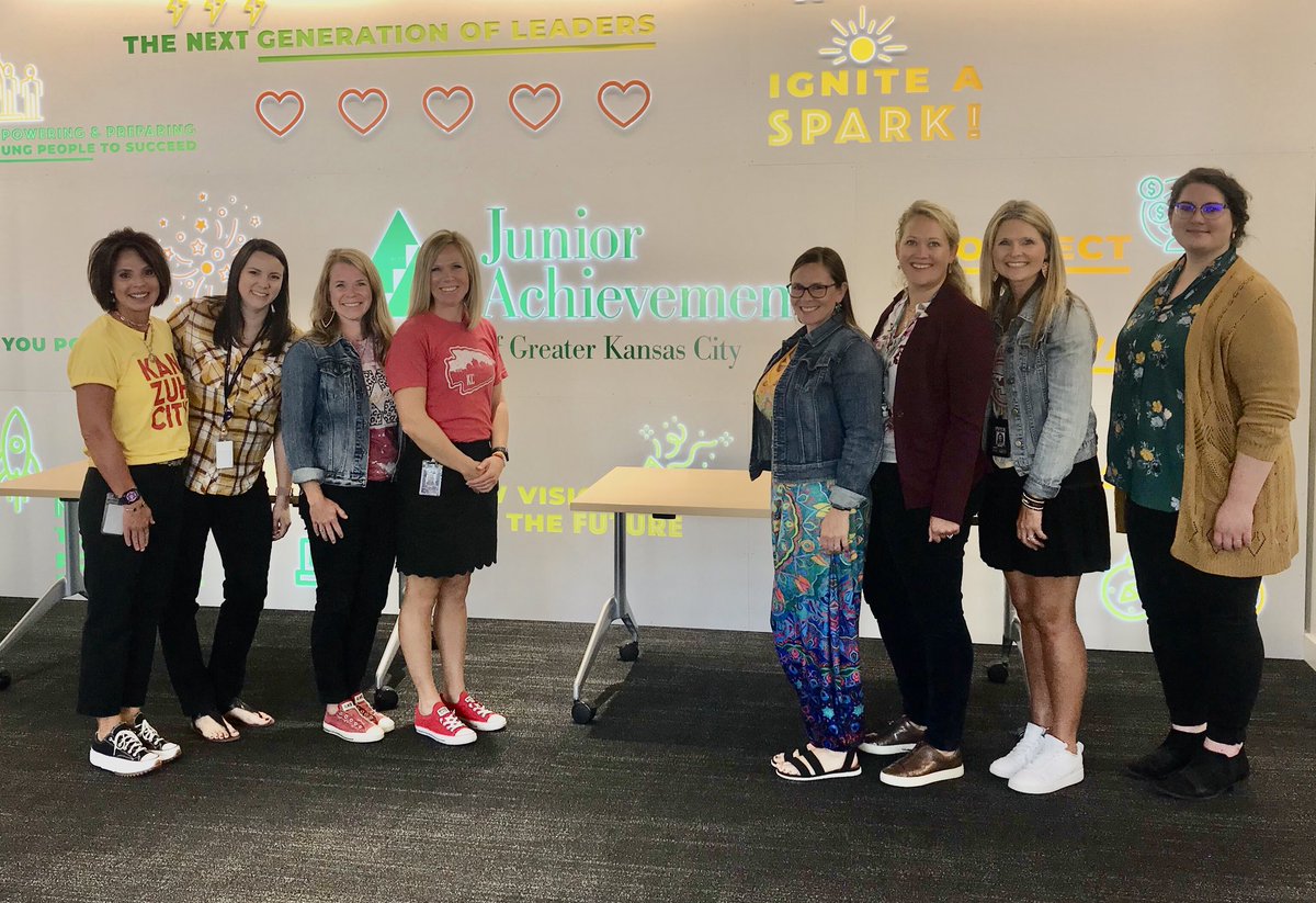 PorrasPiper's tweet photo. Great visit to Junior Achievement @crystal_albo @PiperCreek @PiperUSD203 https://t.co/vYhYo9QAFF