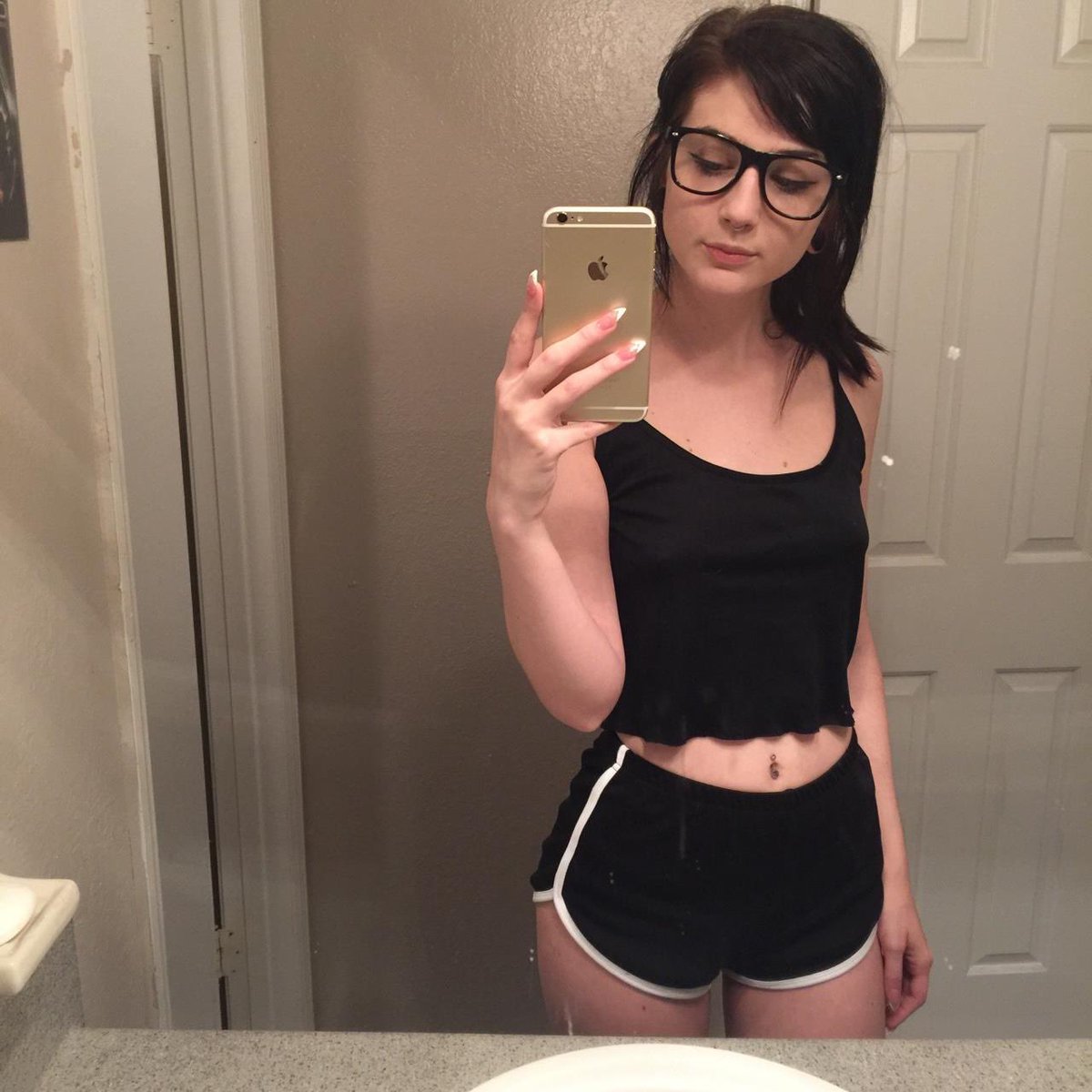 Apriltoowett's tweet photo. I’m back from a long needed break. I’m doing meetups and selling content tonight dm me to purchase 😘 #nsfwtw #Sellingcontent #meetups #Florida #orlando #nsfw #bdsm #slut #kinky https://t.co/oAvNF76gDl