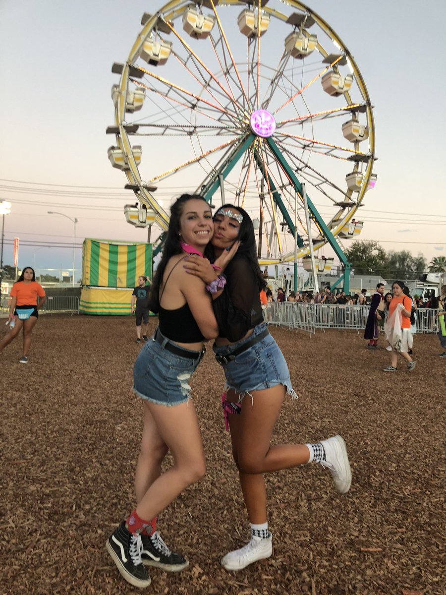 DirtyDiannaaa's tweet photo. Reunited with bestie tomorrow https://t.co/h0eHpuoiAk