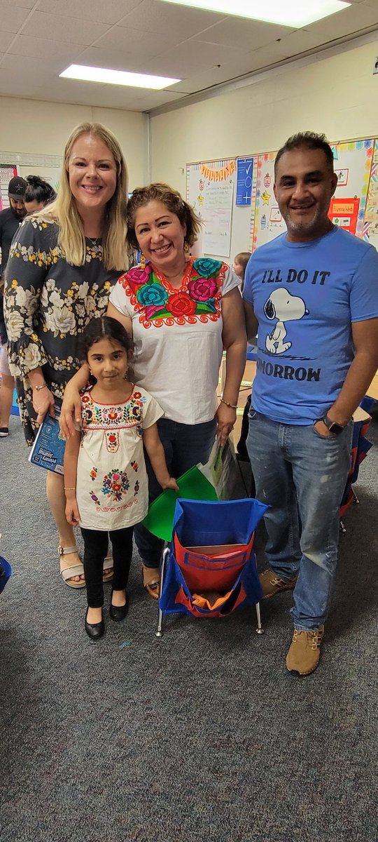 KaiserKISD's tweet photo. We were all smiles at our Open House! Looking forward to amazing learning adventures with our community! Love our @FamilyKisd !!! 💪🤠💙  #learningawaits https://t.co/hAR3JjS6ts