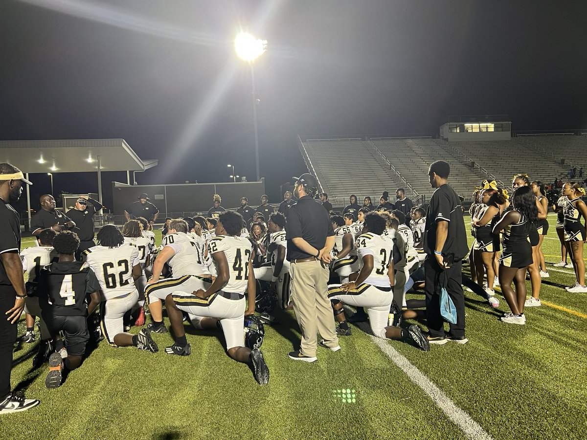 FCHSTigers's tweet photo. It’s a dub! #WeAreFayette #HuntMode #ProtectTheTrail @FootballFayette @nickcoachd42 @FCHSTIGERSPORTS https://t.co/GrQsEMMrhl