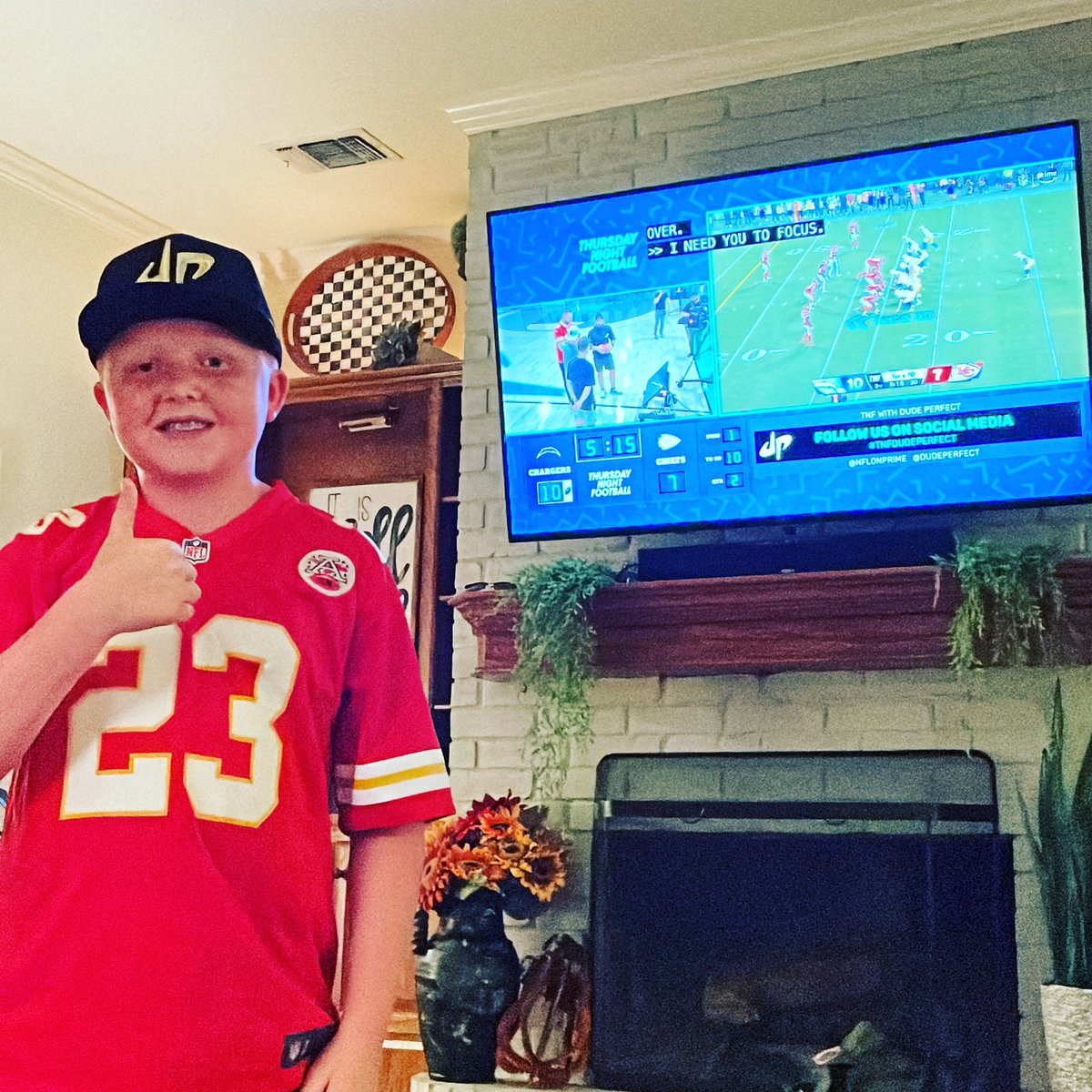 rynoways's tweet photo. #TNFDudePerfect Watching Football with The Dudes!! https://t.co/N05I6Dlc0B
