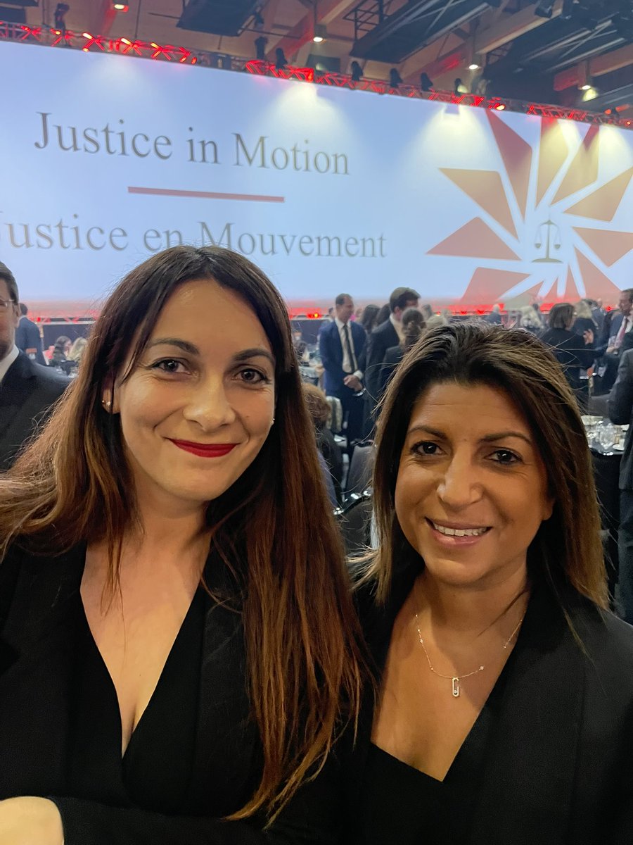 VanessaSebban's tweet photo. La #legaltech française au banquet de la justice en mouvement #banquetCSC
#avostages prix de l’innovation 🏆 https://t.co/RTOPo9bHnl