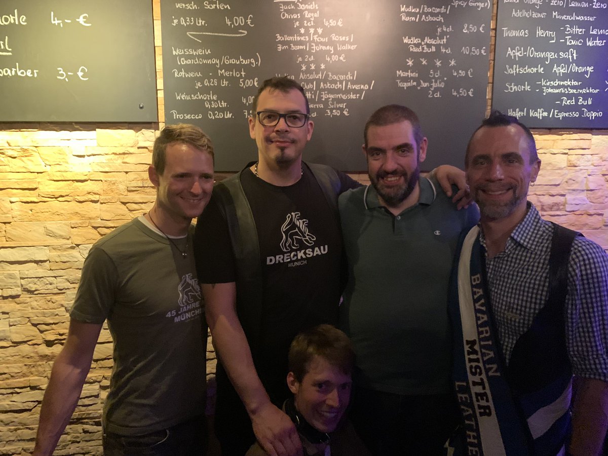 MlcUnderground's tweet photo. Beer and more im CAMP

was im Sub fantastisch begonnen hat wird im CAMP ungezwungen fortgeführt 😈 https://t.co/hmQyTy6QBy