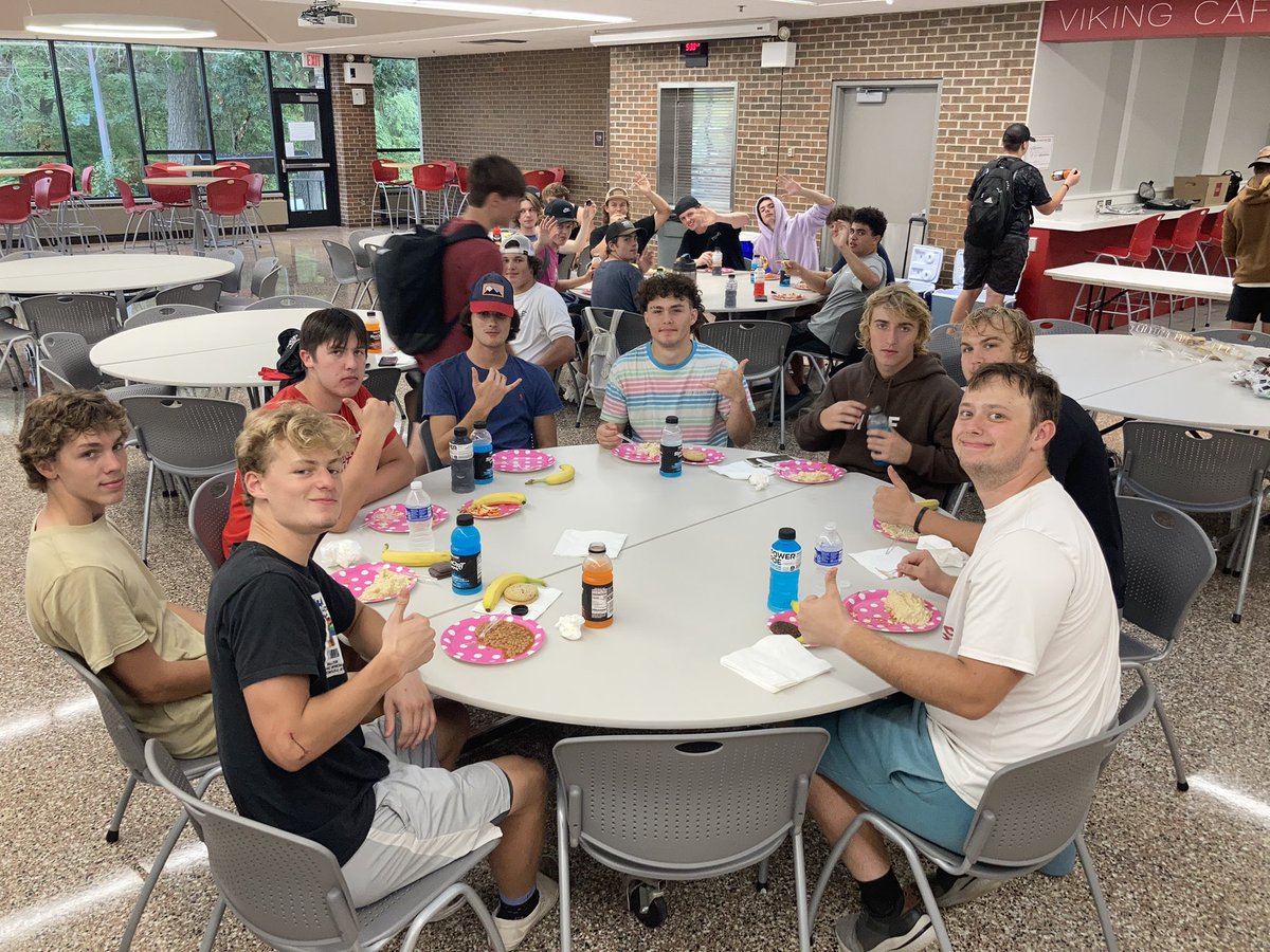 NB_QBClub's tweet photo. Another successful team meal!! Thanks to Gabe Neilson’s parents for all the great food!! 😋 https://t.co/WQTrTA8Lij