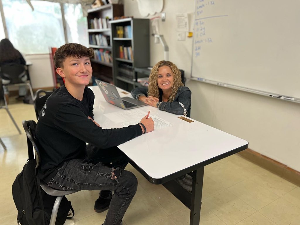 Leveling ⬆️ in 9th grade English <a href="/ULHScougars/">ULHSCougars</a> 

#Academics #LevelUp #WeAreTheMightyCougars ❤️