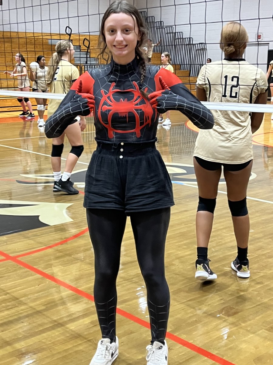 Volleyball_CRHS's tweet image. Varsity Sweeps Williams in 3😊🏐!