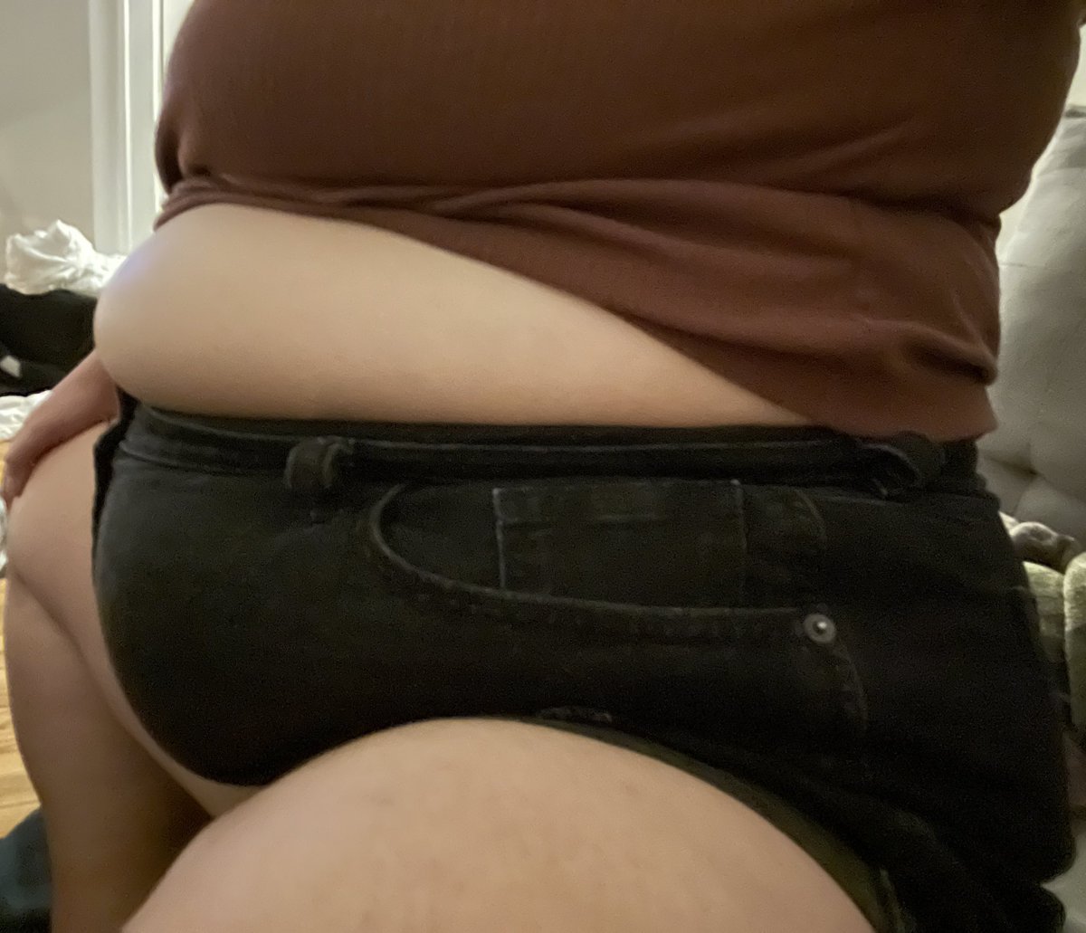 bbwsophieblake's tweet photo. What are these shorts now, jean panties??? Janties?! Junderwear?? https://t.co/h0V2gEAfIi