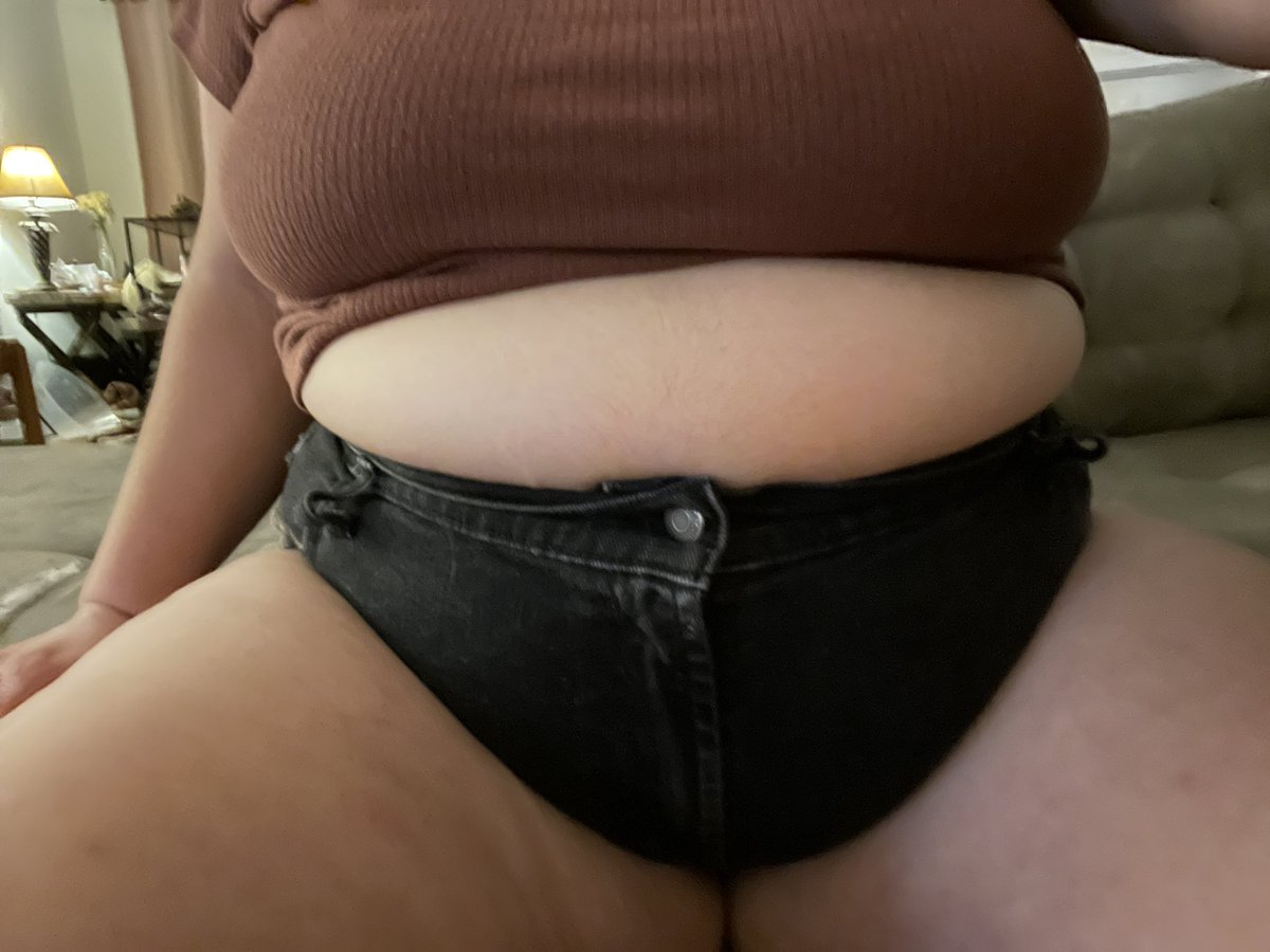 bbwsophieblake's tweet photo. What are these shorts now, jean panties??? Janties?! Junderwear?? https://t.co/h0V2gEAfIi