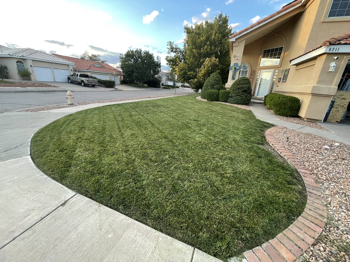 maxwalla's tweet photo. @JoeKinseyexp @Outkick @OutKickTNML late season form over here at the Walla household in Albuquerque, NM - just in time for #thursdaynightfootball 🏈 #TNML #stipes @bigirondude how are you looking up there in the abq foothills? https://t.co/OMzNya5uTj