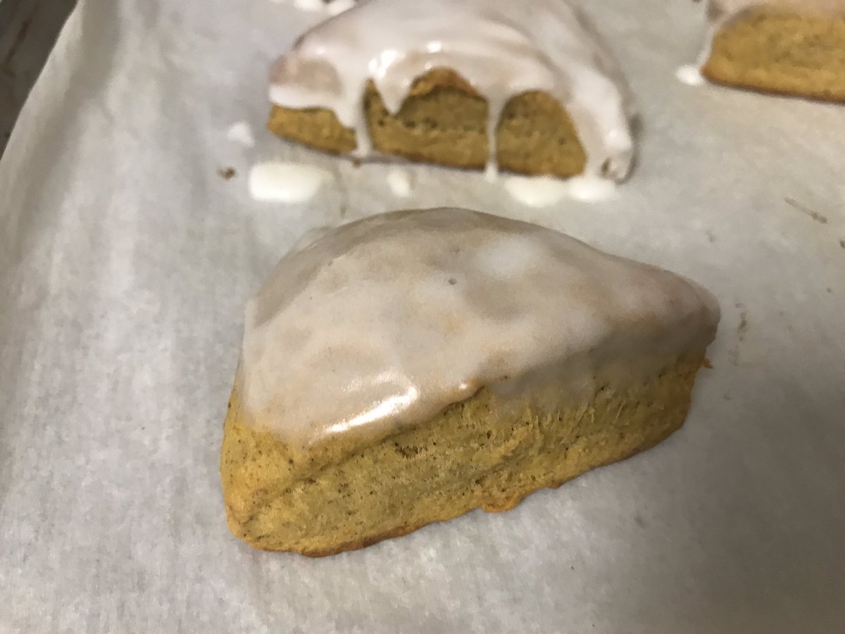 hmeceducator's tweet photo. My first time introducing my Sr Foods classes with scones - Pumpkin Spice or Chai Spice?
The art of using culinary spices! Cardamom was the key for Chai Spice!
#PRHomeEc #sd36learn #culinaryspices #pumpkinspice #chaispice https://t.co/yvncZYBf4R
