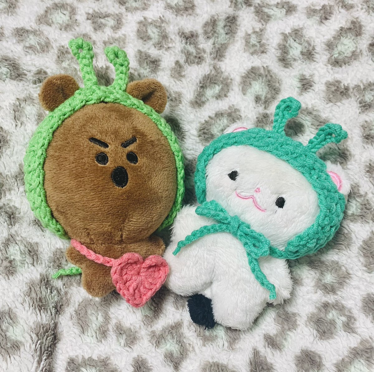 daisy_hyunjin's tweet photo. 큰 나들이 앞두고 변신 완료한 아기들❤️ 
왹져 베이비들이랑 콘서트 잘 다녀오겠습니다😘 
귀도리 넘 이쁘구 재질도 부들부들해ㅠ.ㅠ 
나 또 살래...
@hoonvis_ https://t.co/npPNCGBb95