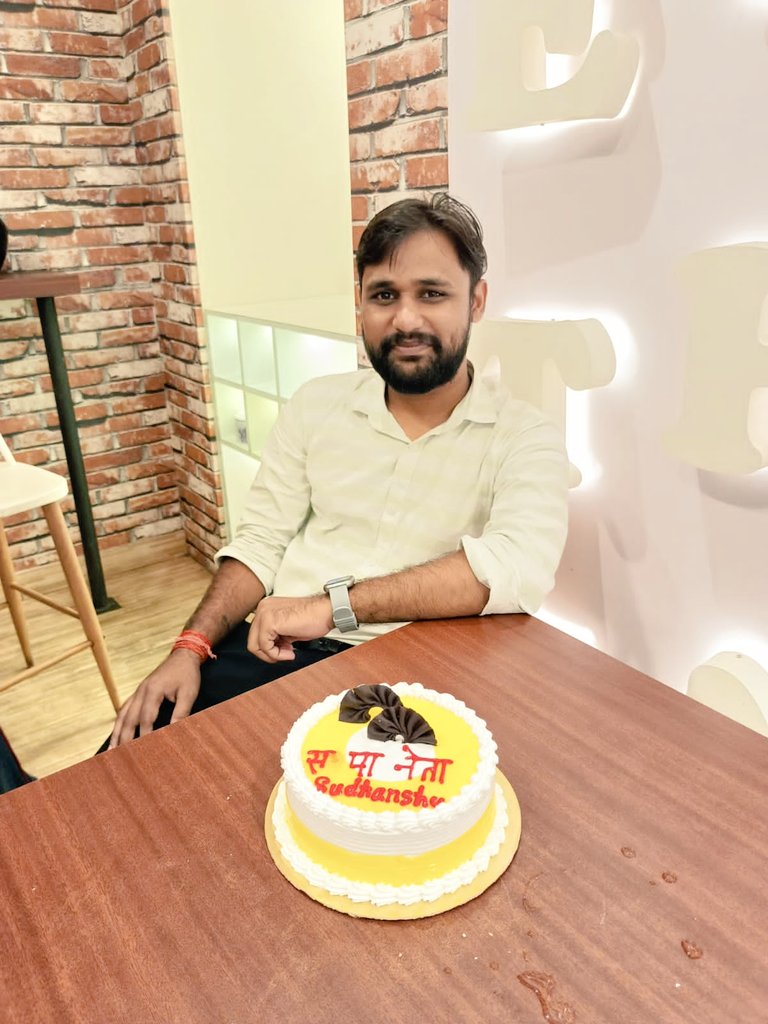 gshukla272's tweet photo. युवा नेता जी, कल दिनांक 15/09/2022 को शानदार जन्मदिवस मनाया गया । सभी अन्य पार्टी के कार्यकर्ताओं ने भी शुभकामनाएं दी ।उज्जवल भविष्य की कामना के साथ एक बार पुनः बधाई हो ।
@sudhanshu1509
@Saurabh88963 
@Nikhil80821902 https://t.co/6Em02613yh