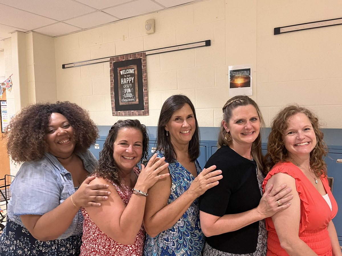 tksmith424's tweet photo. “The Fantastic 5” fourth grade team survived Back to School Night 2022!! It was a great night engaging with parents in person!! #lbes #littlebennettes https://t.co/MEufAEg0ph