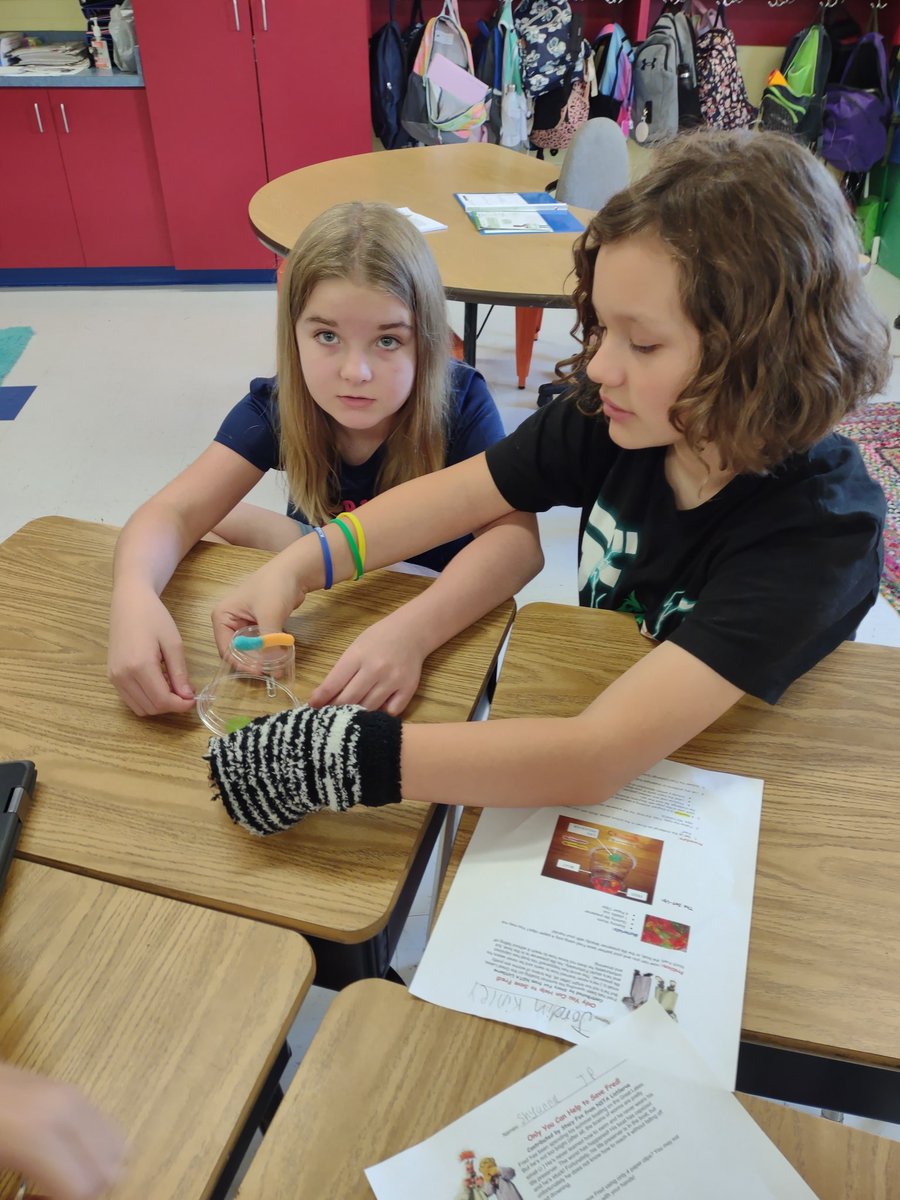 DesTeam's tweet photo. Mrs.Rose's 4th grade did a fun Save Fred the worm Stem challenge. They had to save Fred from a sinking ship but they couldn't touch him with their hands, they had to use paperclips. They couldn't squish or hurt Fred in the process. They did a GREAT job! https://t.co/fwluIMlMvb