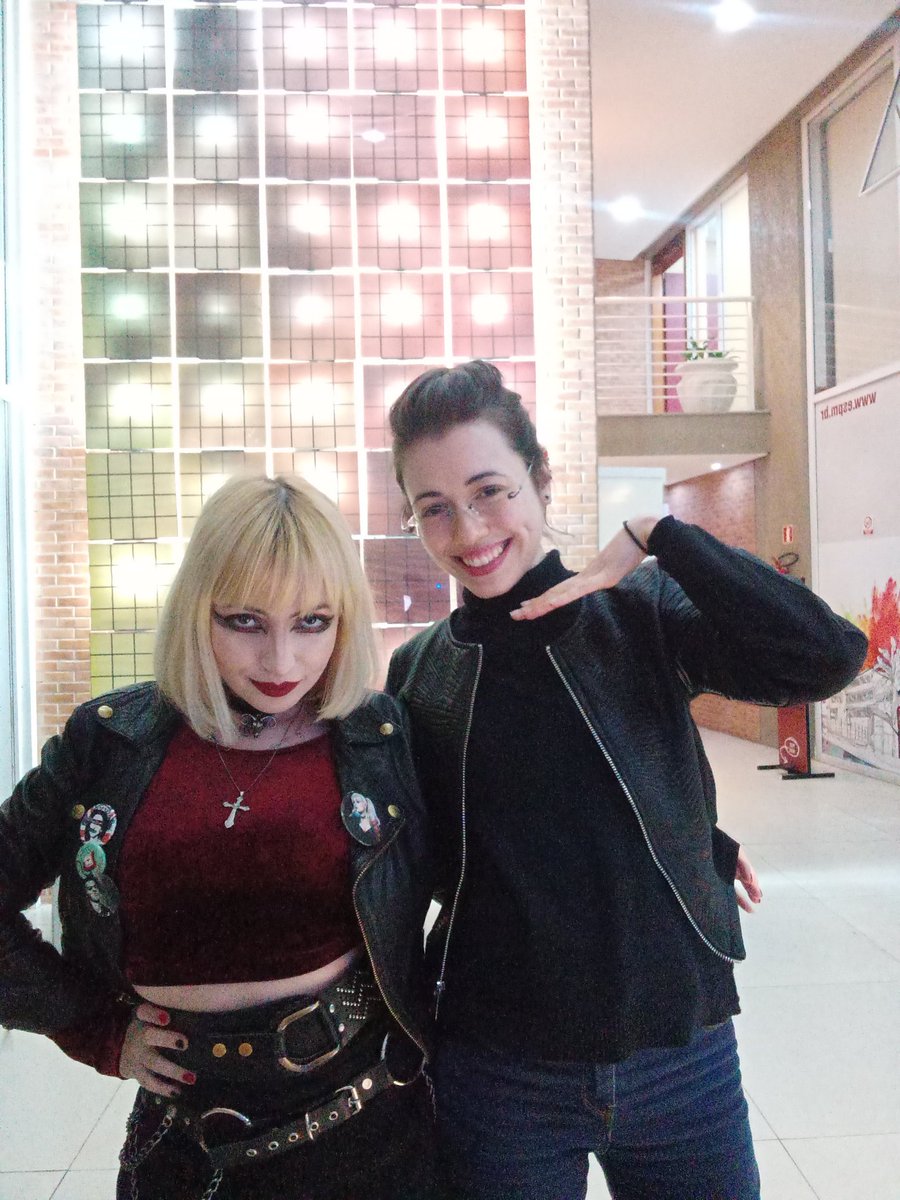 Brunabbeta's tweet photo. Depois de DOIS ANOS a dupla do #MicrofoniaPodcast 😈 juntas de novo. Que saudade eu estava da minha amiga @megerabovary//@naomechamedelu ♥️🖤 https://t.co/4JjTZZAqC6