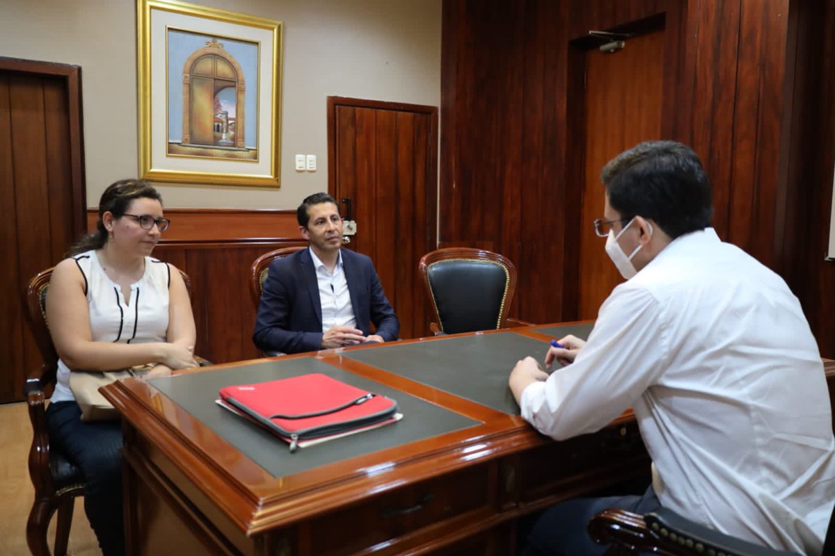 juanfranciscoNH's tweet photo. ¡Apoyo al emprendimiento manaba!

Nos reunimos con el subsecretario de calidad de @Produccion_Ecu Mauricio Rodriguez. Trazamos una hoja de ruta para llegar con capacitación a nuestros emprendedores manabitas y ayudarles mejorar la calidad de sus productos.
#JuntosLoHacemosPosible https://t.co/4XGEGOZkNt