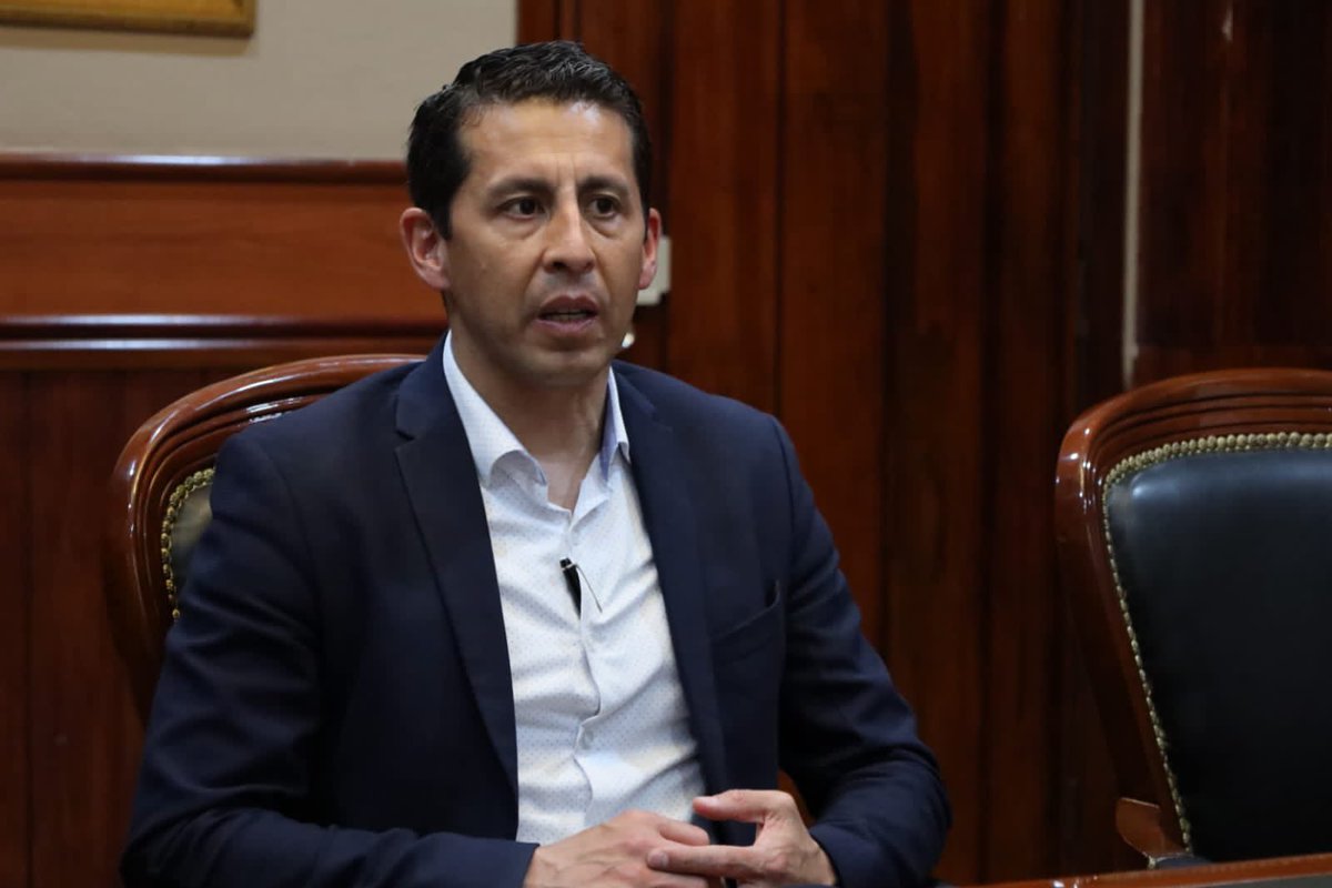 juanfranciscoNH's tweet photo. ¡Apoyo al emprendimiento manaba!

Nos reunimos con el subsecretario de calidad de @Produccion_Ecu Mauricio Rodriguez. Trazamos una hoja de ruta para llegar con capacitación a nuestros emprendedores manabitas y ayudarles mejorar la calidad de sus productos.
#JuntosLoHacemosPosible https://t.co/4XGEGOZkNt