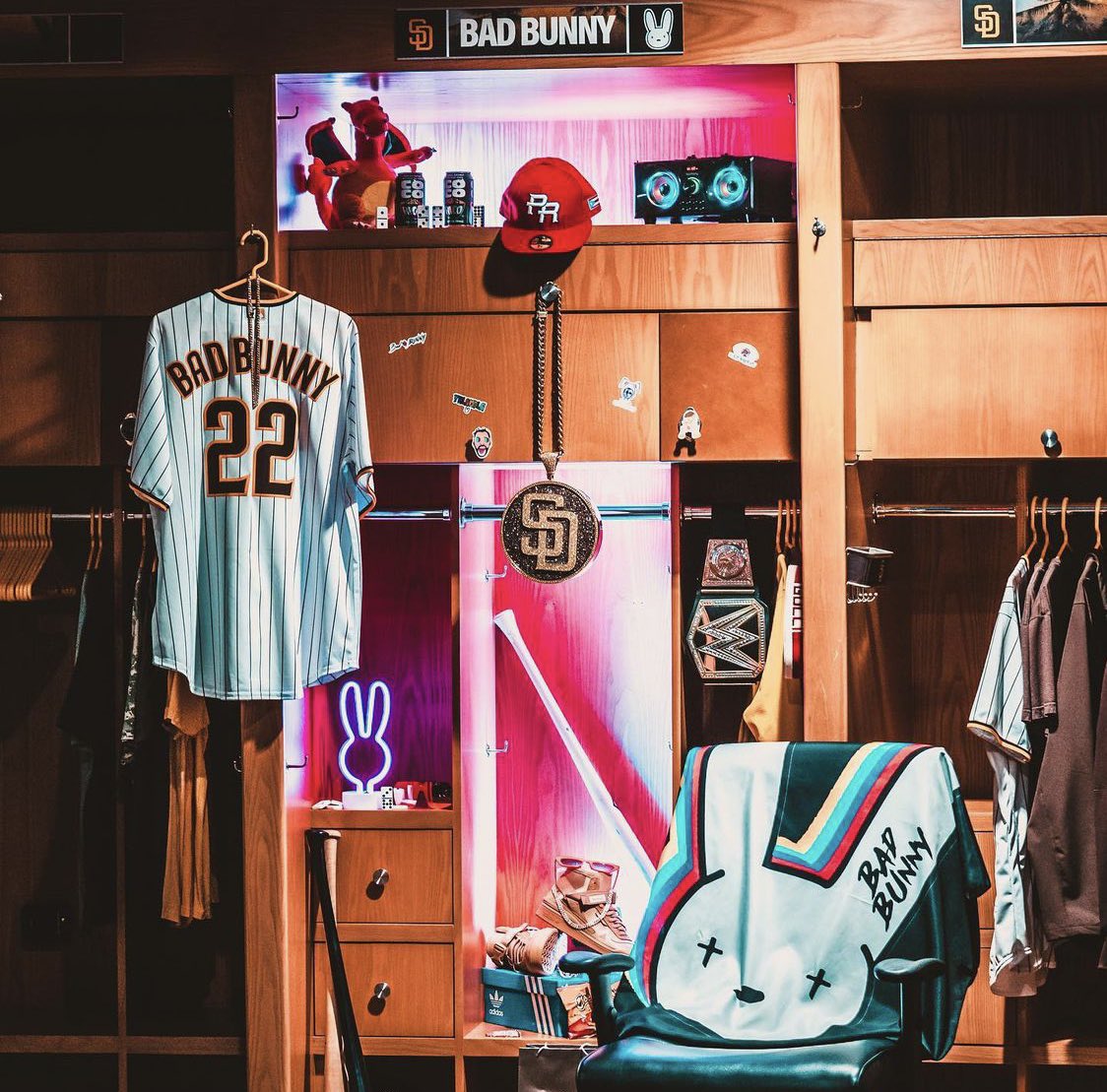 badbunnyontour's tweet photo. PETCO PARK IS READY 🌴 https://t.co/45xYCiIsQ8