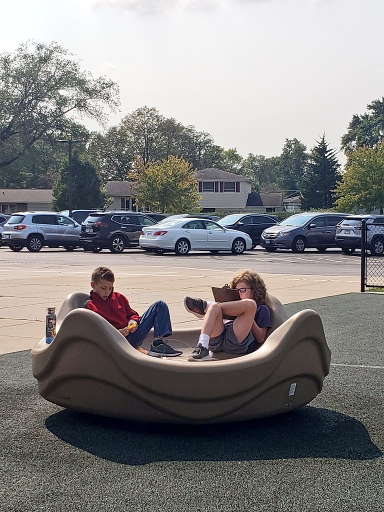 When the weather is this nice, taking literacy work outside is really the only option 🌤